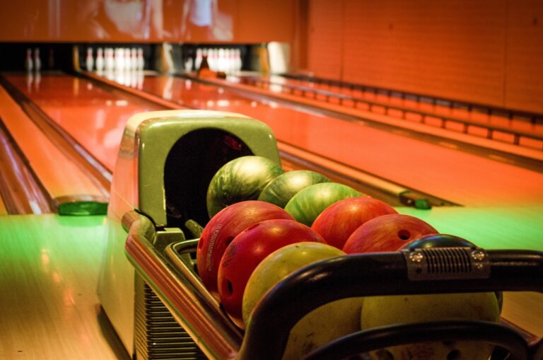 Bowlero Corp. (BOWL)